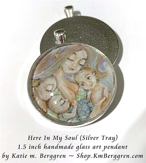 1.5 inch glass art pendant of woman with three children, handmade by artist KmBerggren