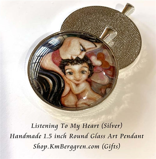 glass art pendant of mother with one smiling baby and big hearts 1.5 inches across handmade by the artist